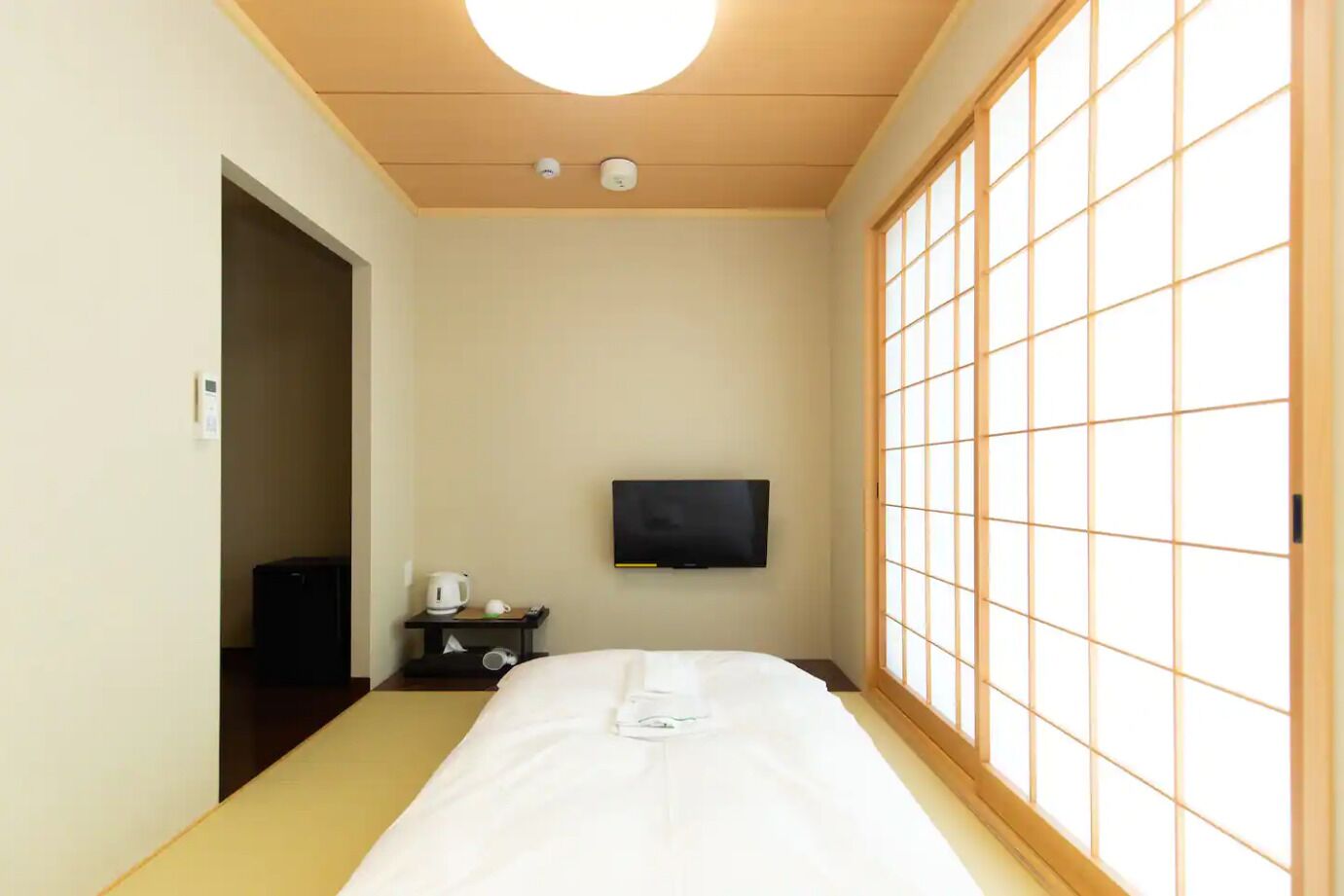 japanese single room | free wifi, bed sheets