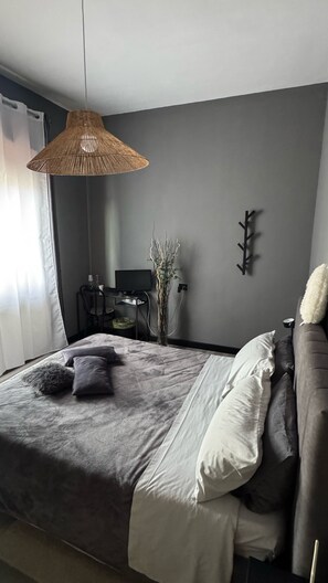 Schreibtisch, Bügeleisen/Bügelbrett, kostenloses WLAN, Bettwäsche