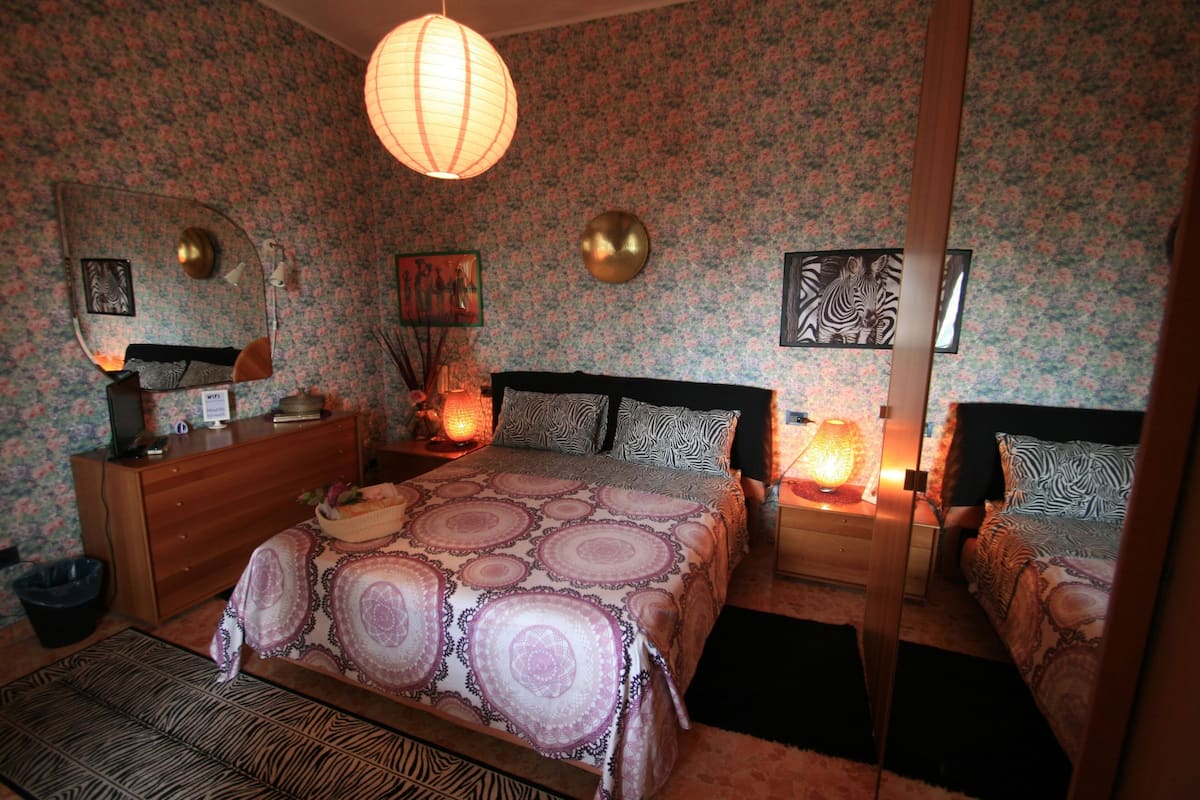 Deluxe Double Room | Desk, iron/ironing board, free WiFi, bed sheets