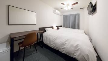 Premium bedding, down comforters, desk, WiFi (free)