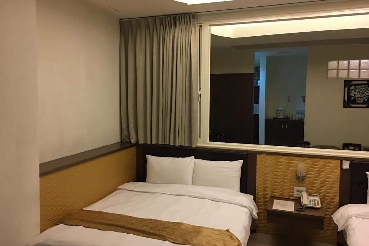 1 bedroom, desk, blackout curtains, soundproofing