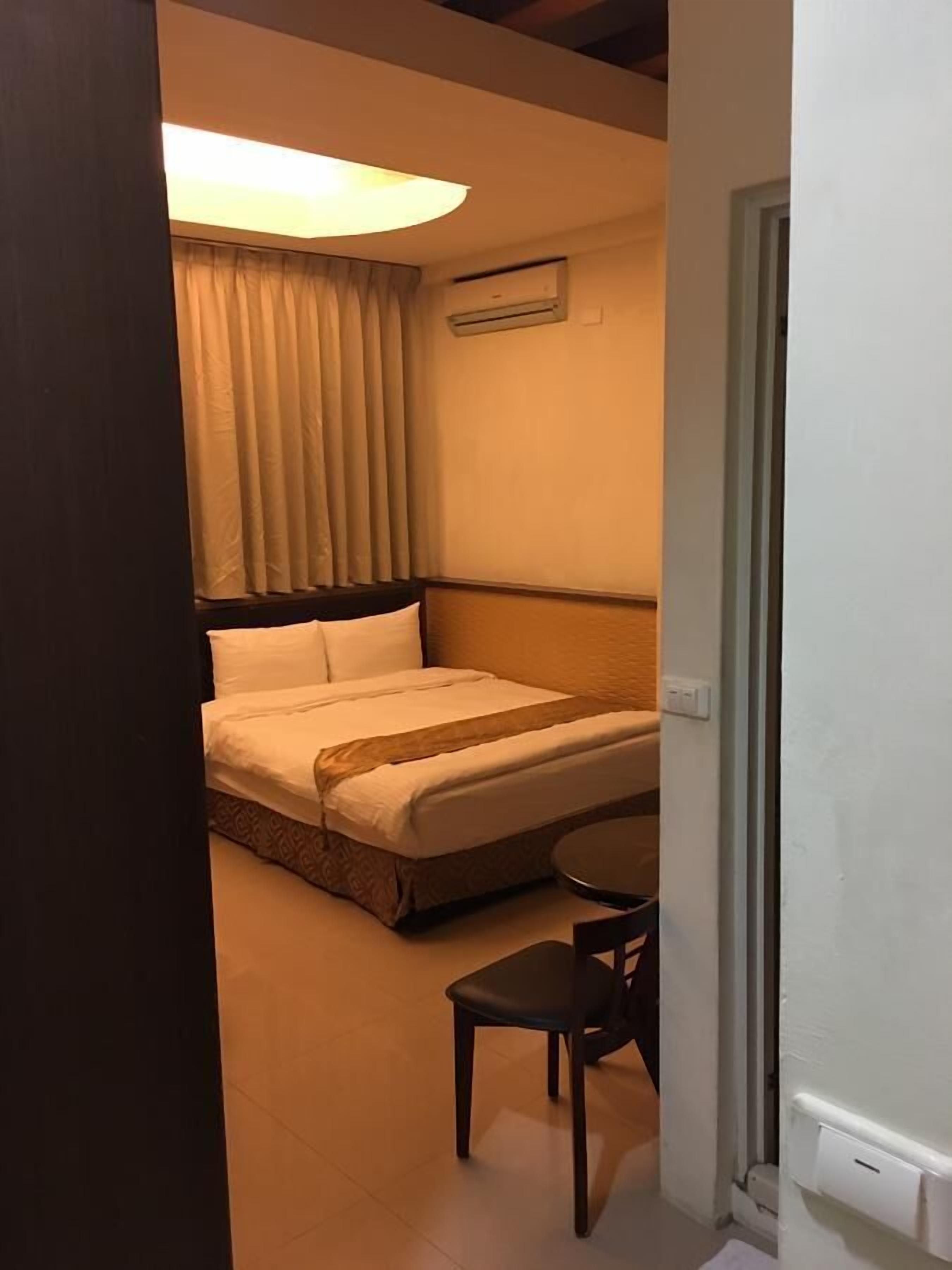 deluxe quadruple room | 1 bedroom, desk, blackout curtains, soundproofing