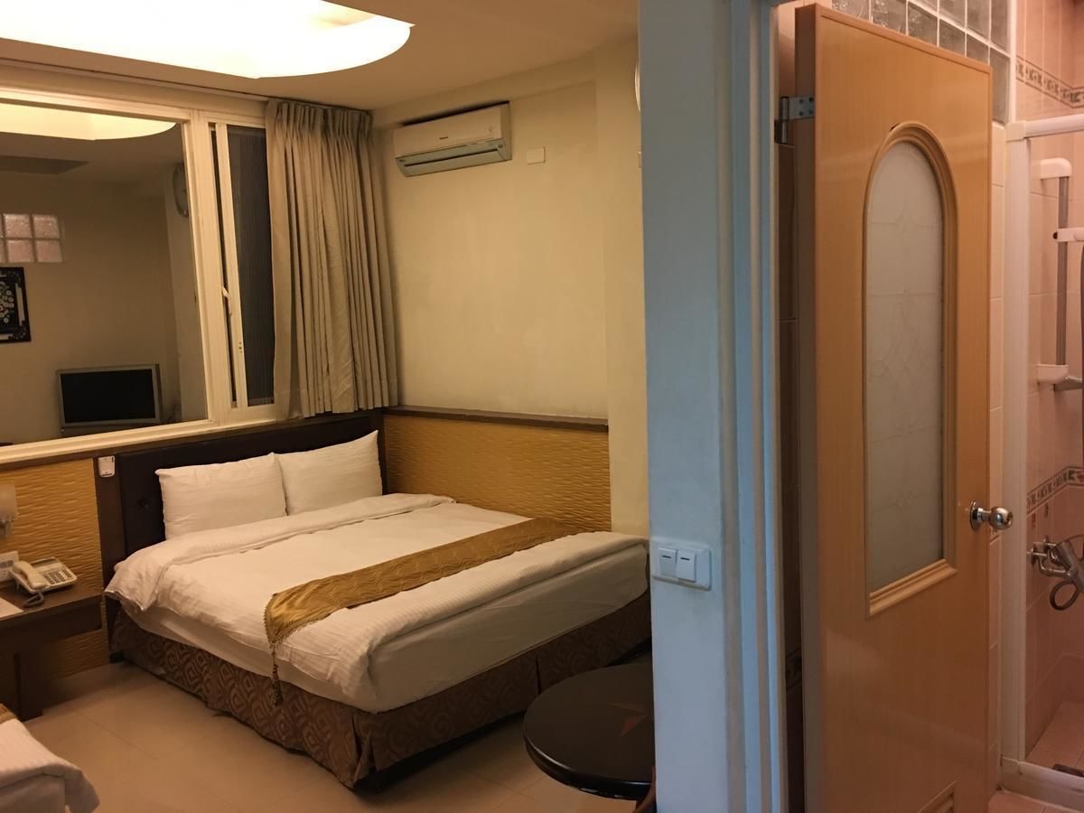 deluxe quadruple room | 1 bedroom, desk, blackout curtains, soundproofing