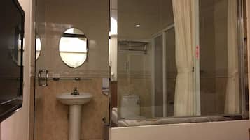 Doppia Design | Una scrivania, tende oscuranti, insonorizzazione, Wi-Fi gratuito