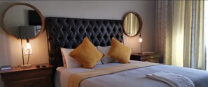 Premium bedding, minibar, individually decorated, individually furnished - Tuscany Boutique Hotel (Vryburg)