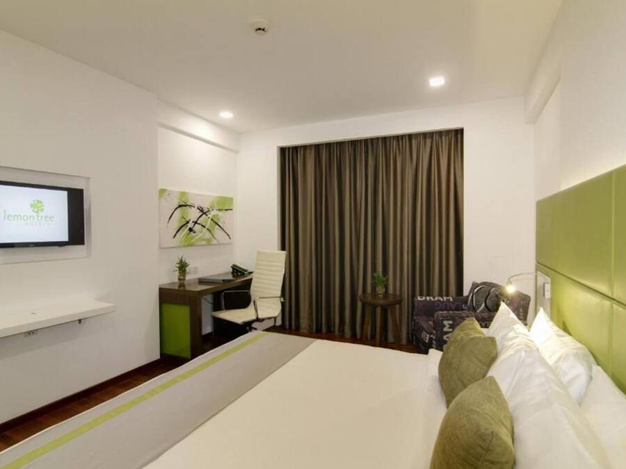 In-room safe, desk, laptop workspace, iron/ironing board