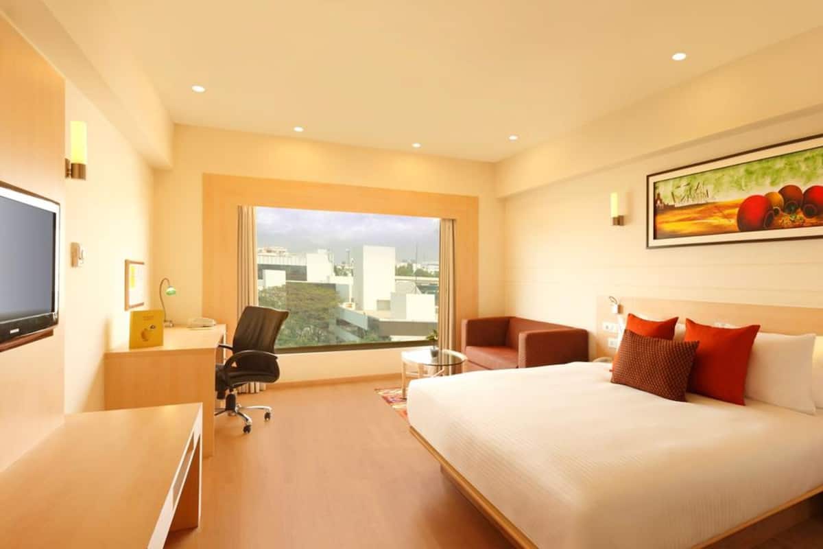 Executive Suite | 1 bedroom, in-room safe, desk, laptop workspace