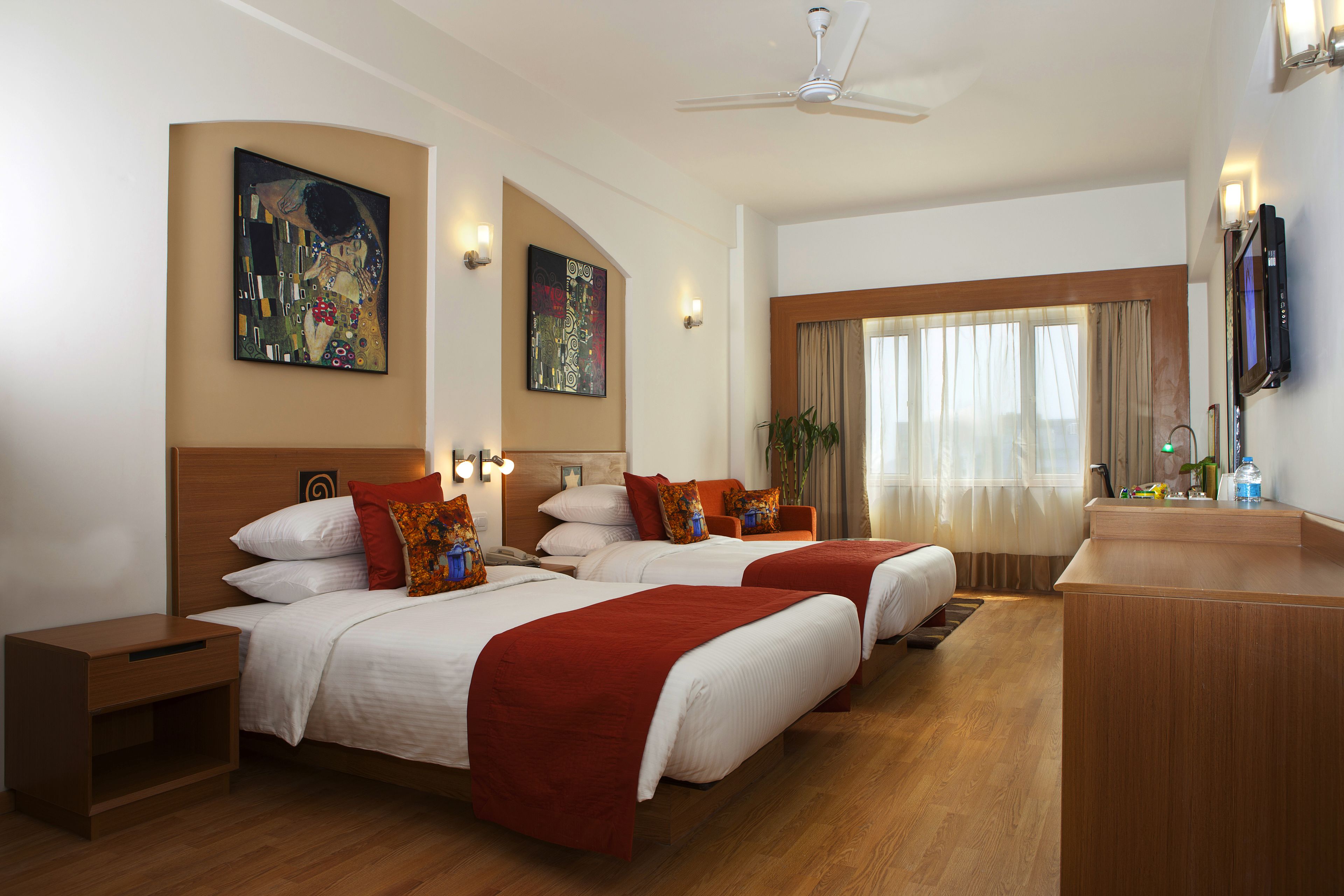 deluxe suite | 1 bedroom, in-room safe, desk, laptop workspace