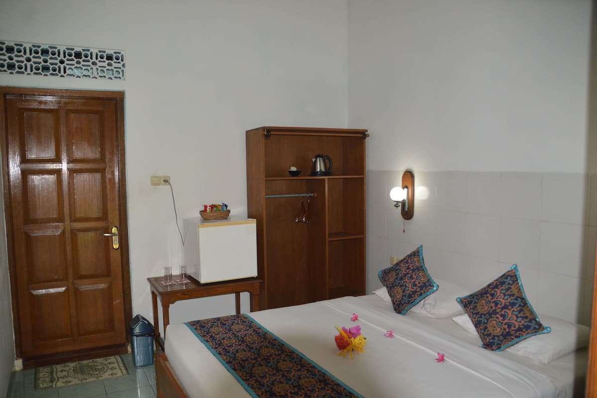 In-room safe, rollaway beds, free WiFi