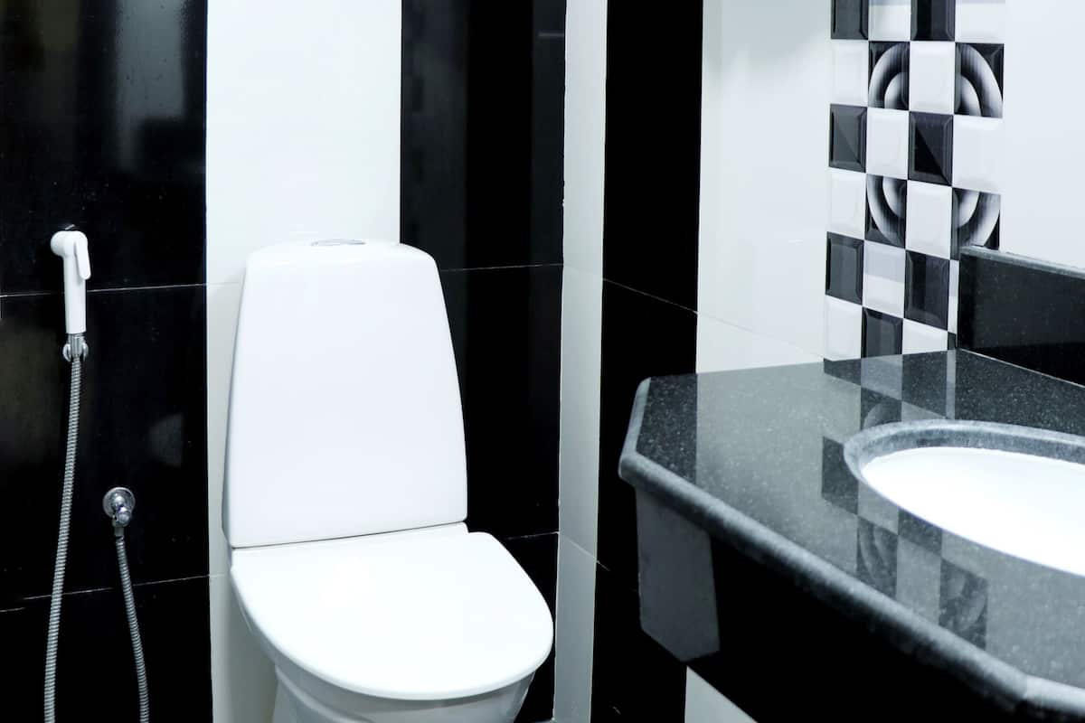 shower, free toiletries, towels