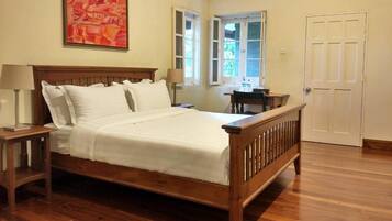 1 bedroom, premium bedding, minibar, desk