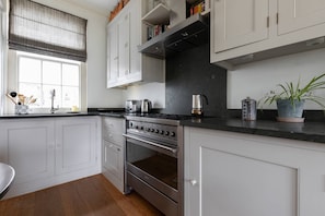 Fridge, dishwasher, coffee/tea maker, toaster
