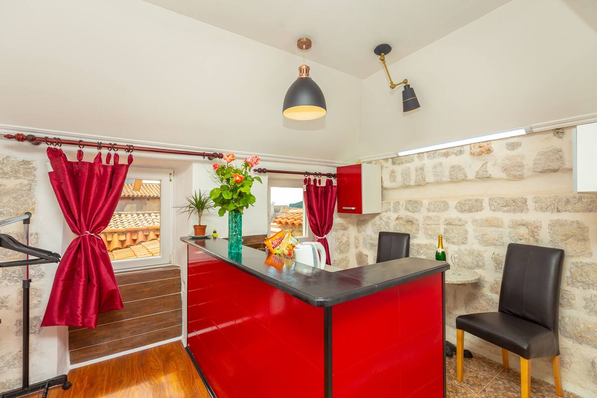 Luxury Studio, 1 King Bed, Sea View | Living area