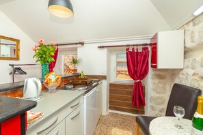 Luxury Studio, 1 King Bed, Sea View | Private kitchen - Juliette's palace studios (Dubrovnik)