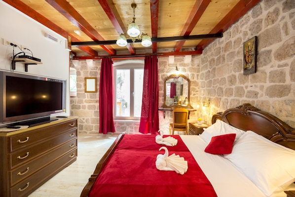 Superior Studio, 1 King Bed, City View | Television