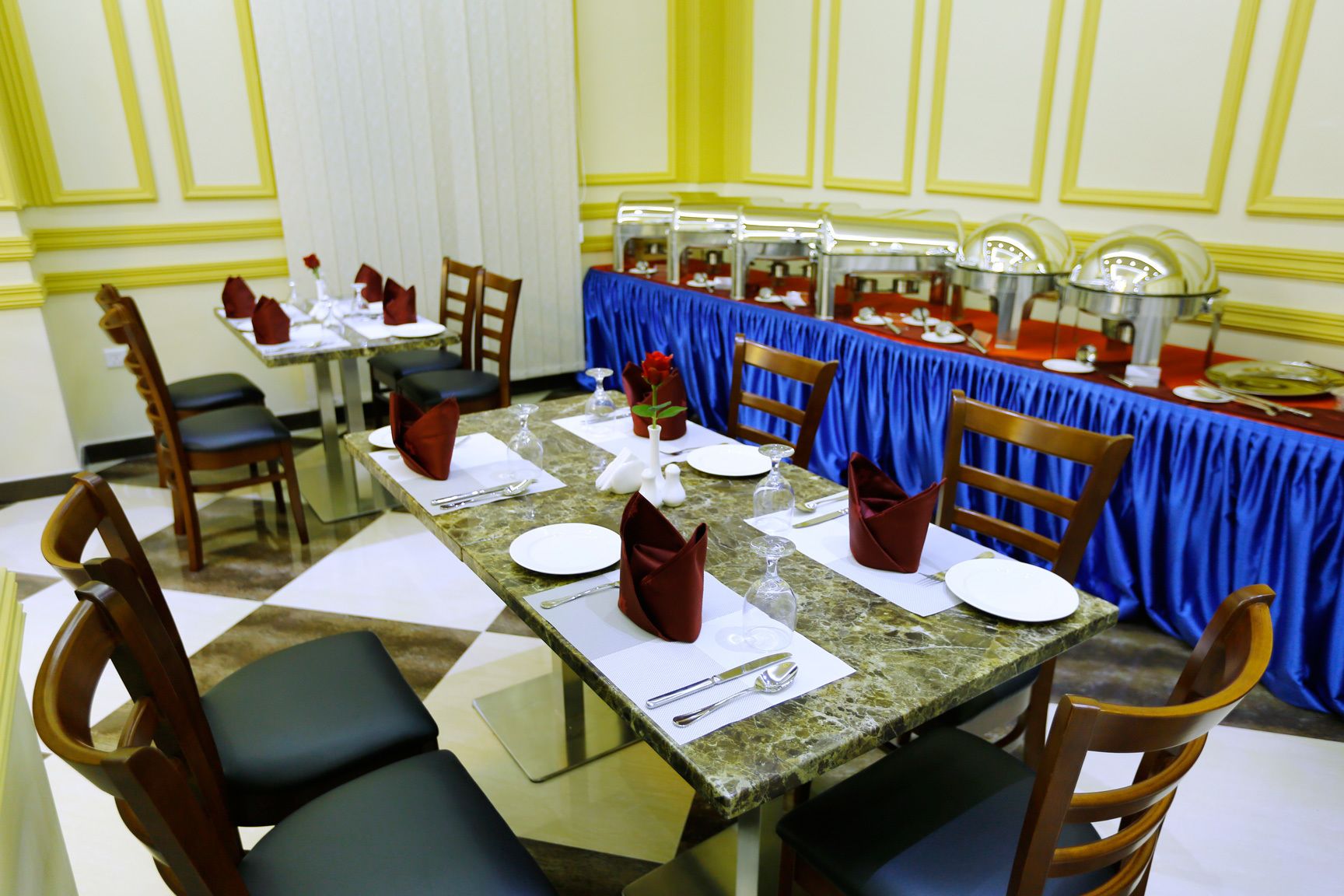 breakfast, lunch, dinner served; international cuisine