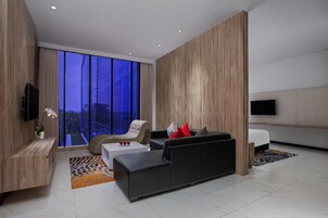 In-room safe, desk, soundproofing, free WiFi