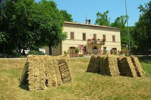Exterior detail - Agriturismo Monti Sibillini Camperato (Preci)