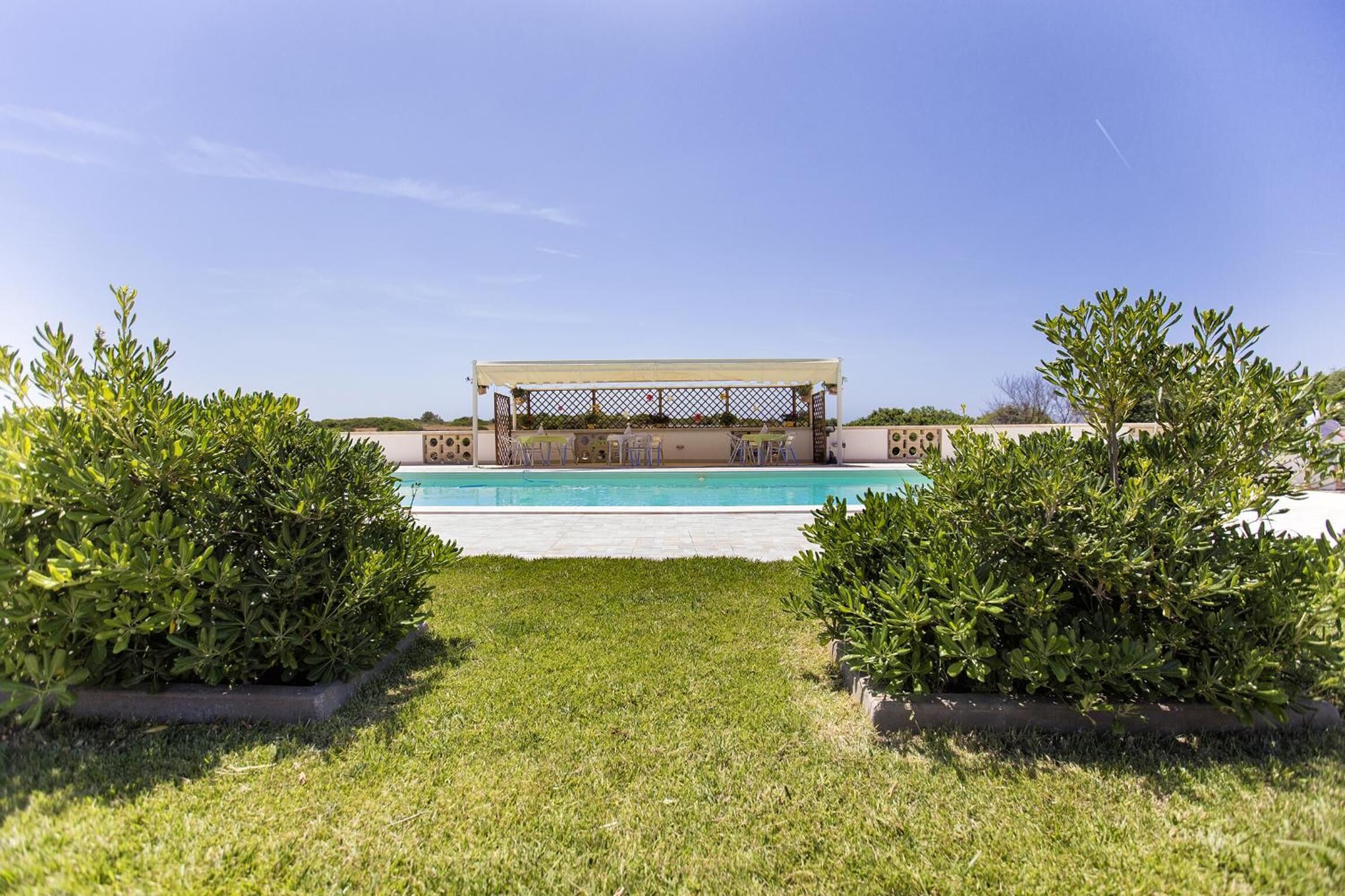 Seasonal outdoor pool, pool umbrellas, sun loungers