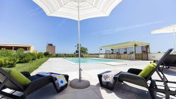 Seasonal outdoor pool, pool umbrellas, sun loungers