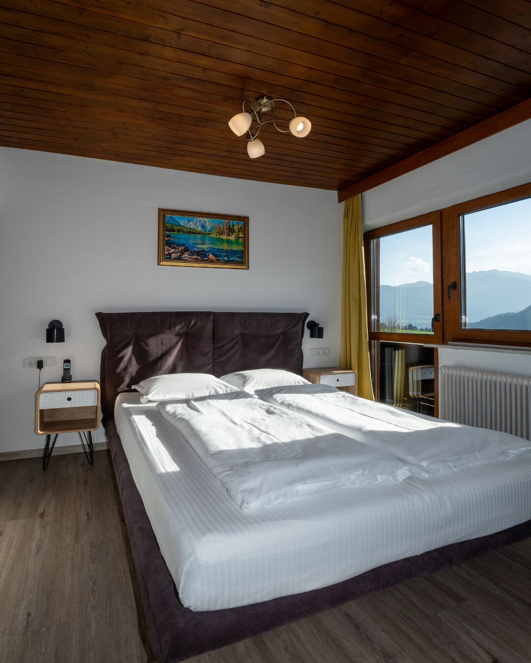 Minibar, individuell inredning, unika möbler och skrivbord