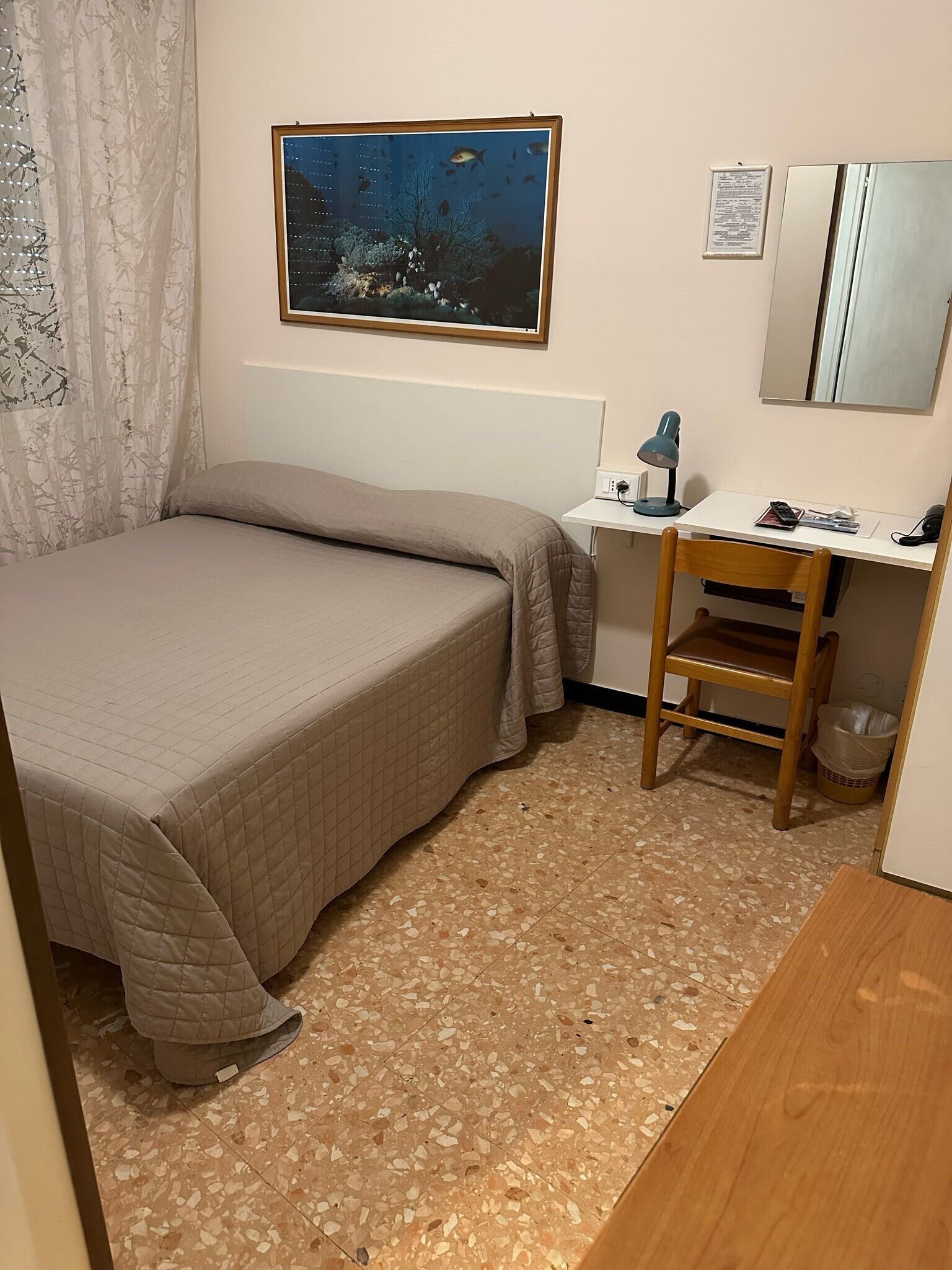 Coffres-forts dans les chambres, bureau, rideaux occultants