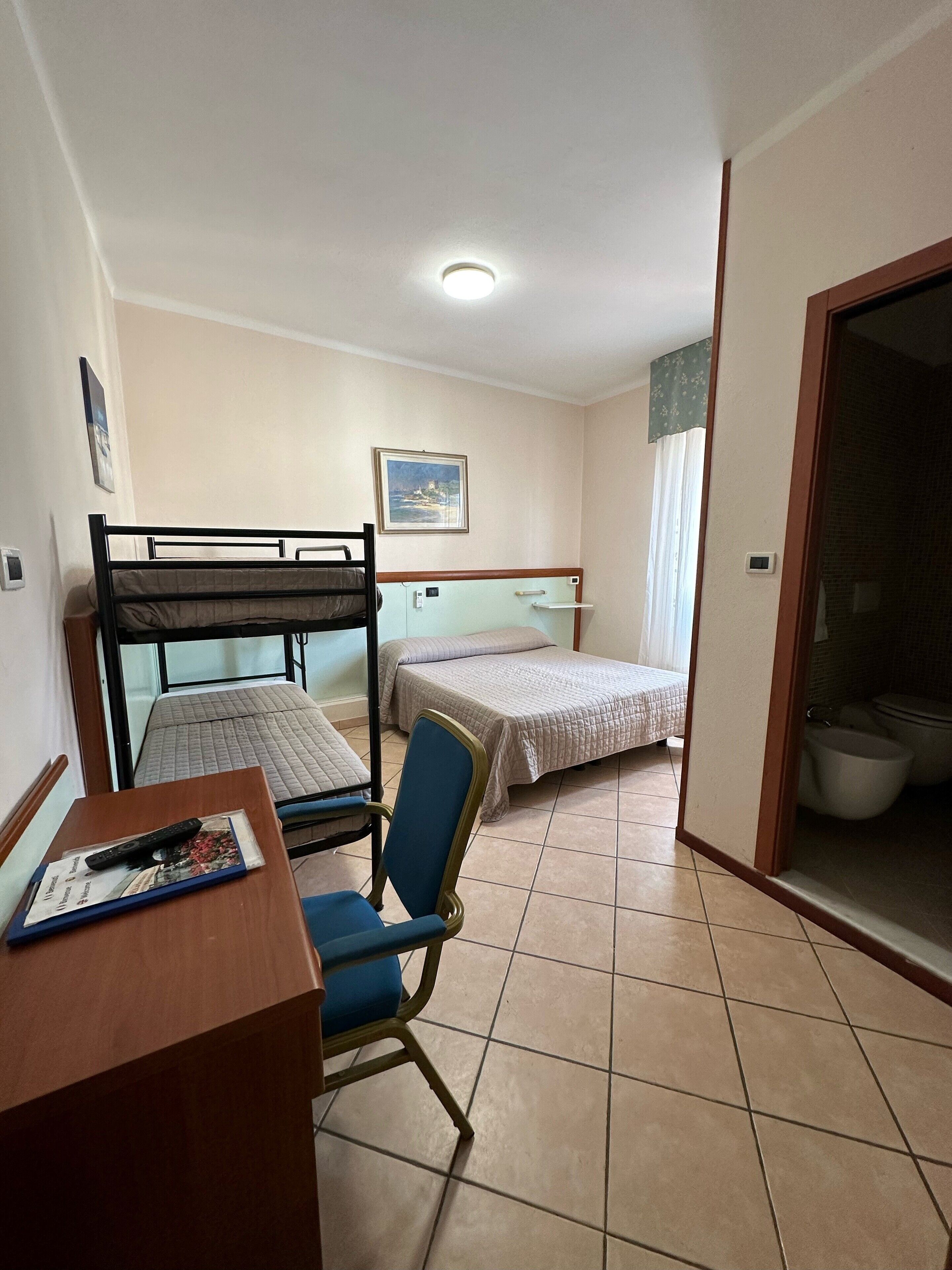 Coffres-forts dans les chambres, bureau, rideaux occultants