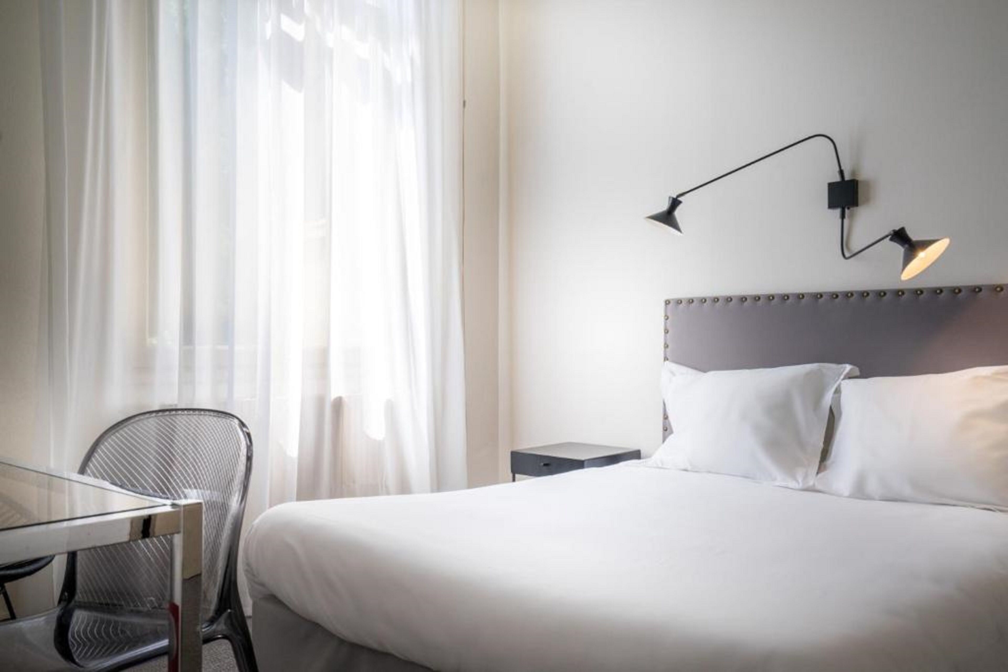 classic single room | 1 bedroom, in-room safe, desk, free cots/infant beds