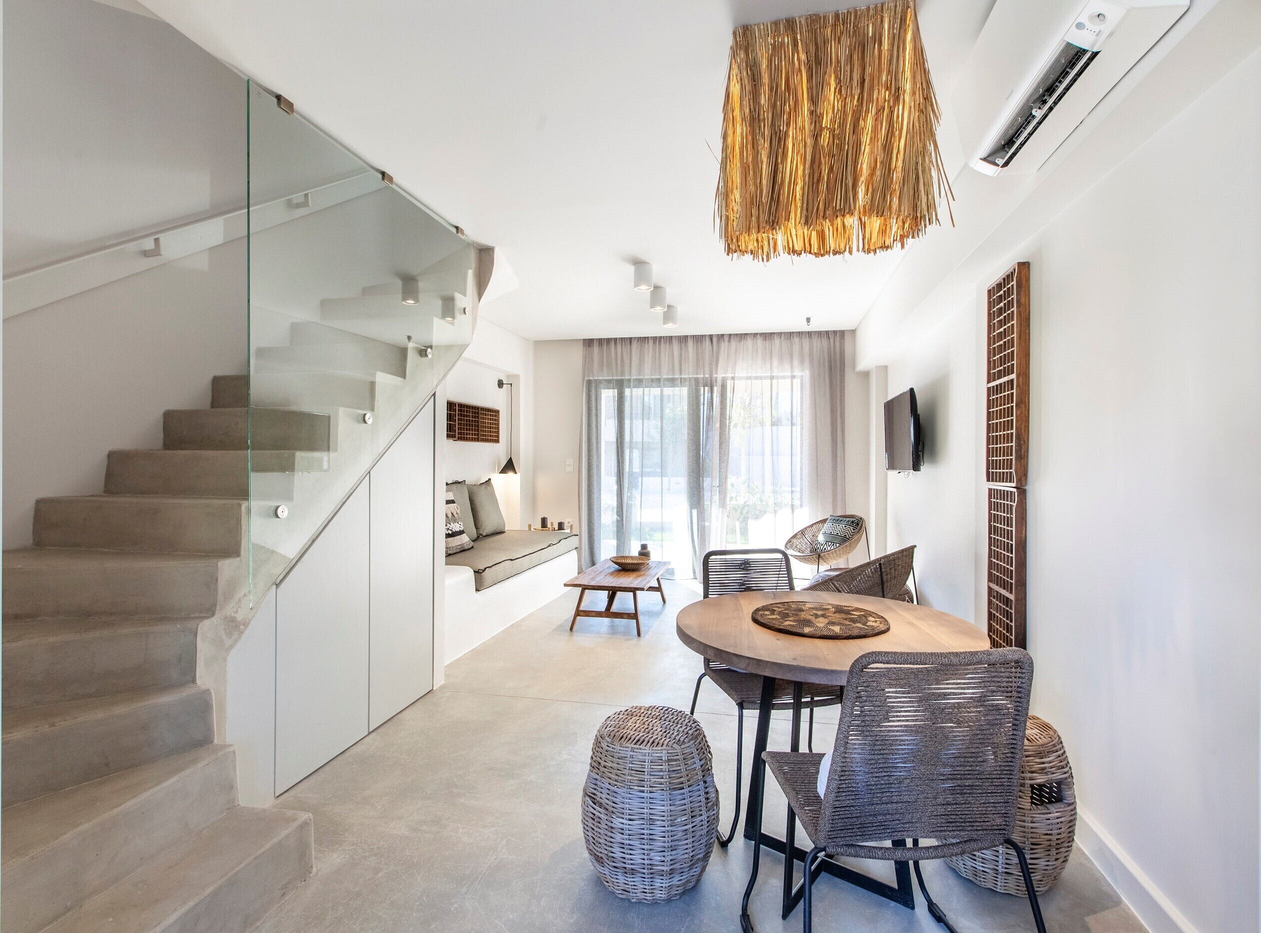 suite, pool view | in-room dining