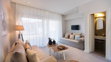Suite, Garden View | Living area