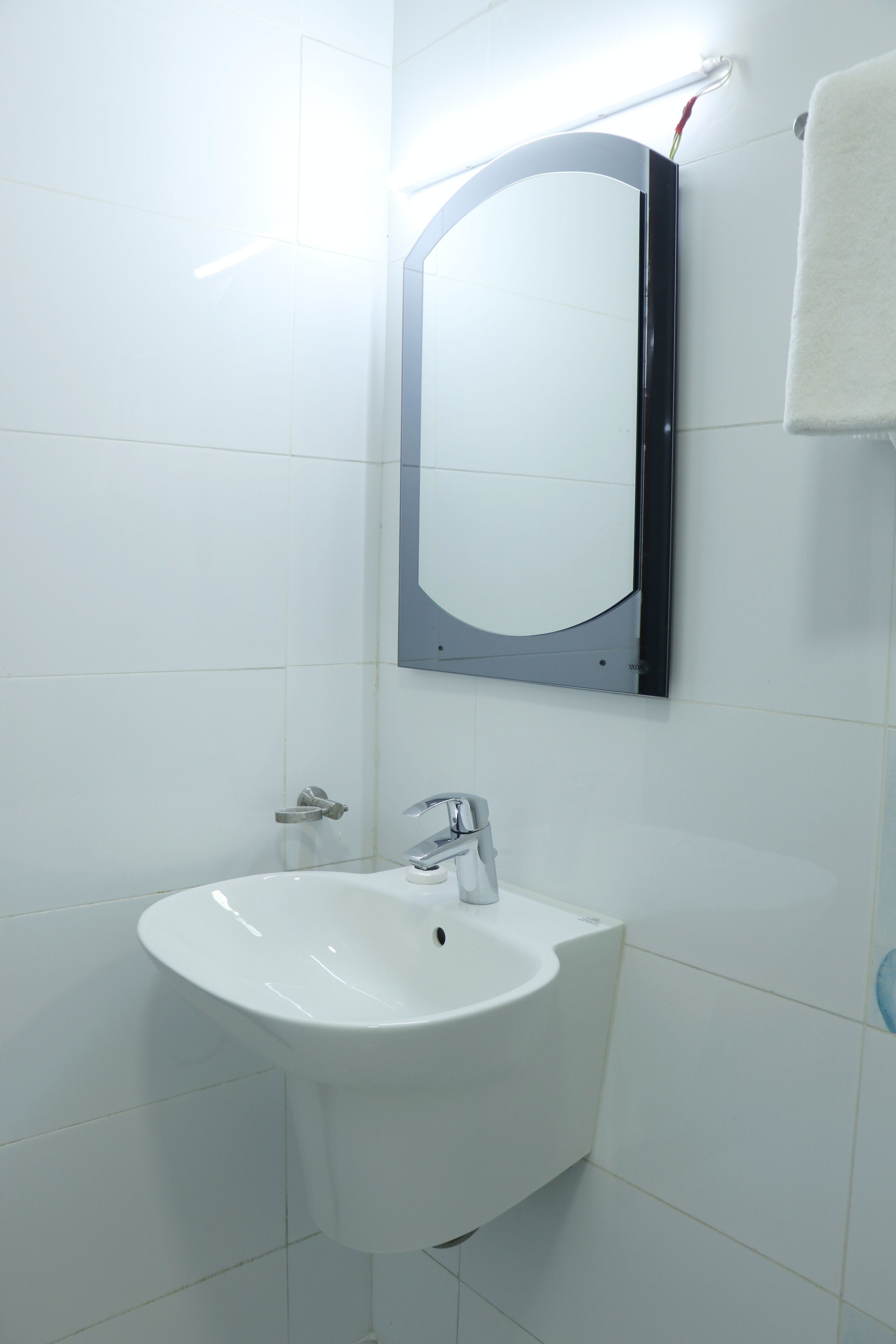 standard room | bathroom sink