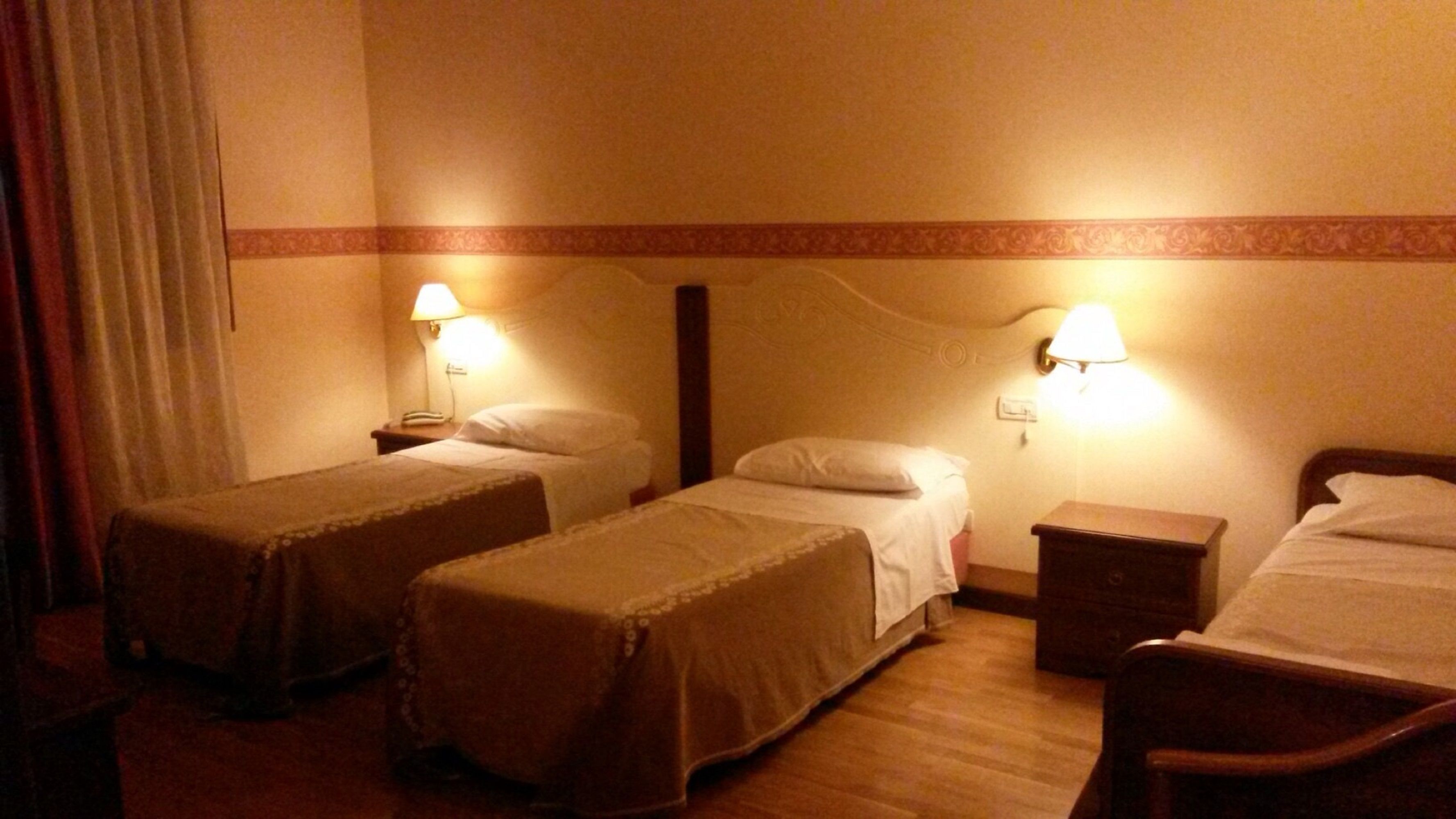 triple room | in-room safe, desk, soundproofing, free wifi