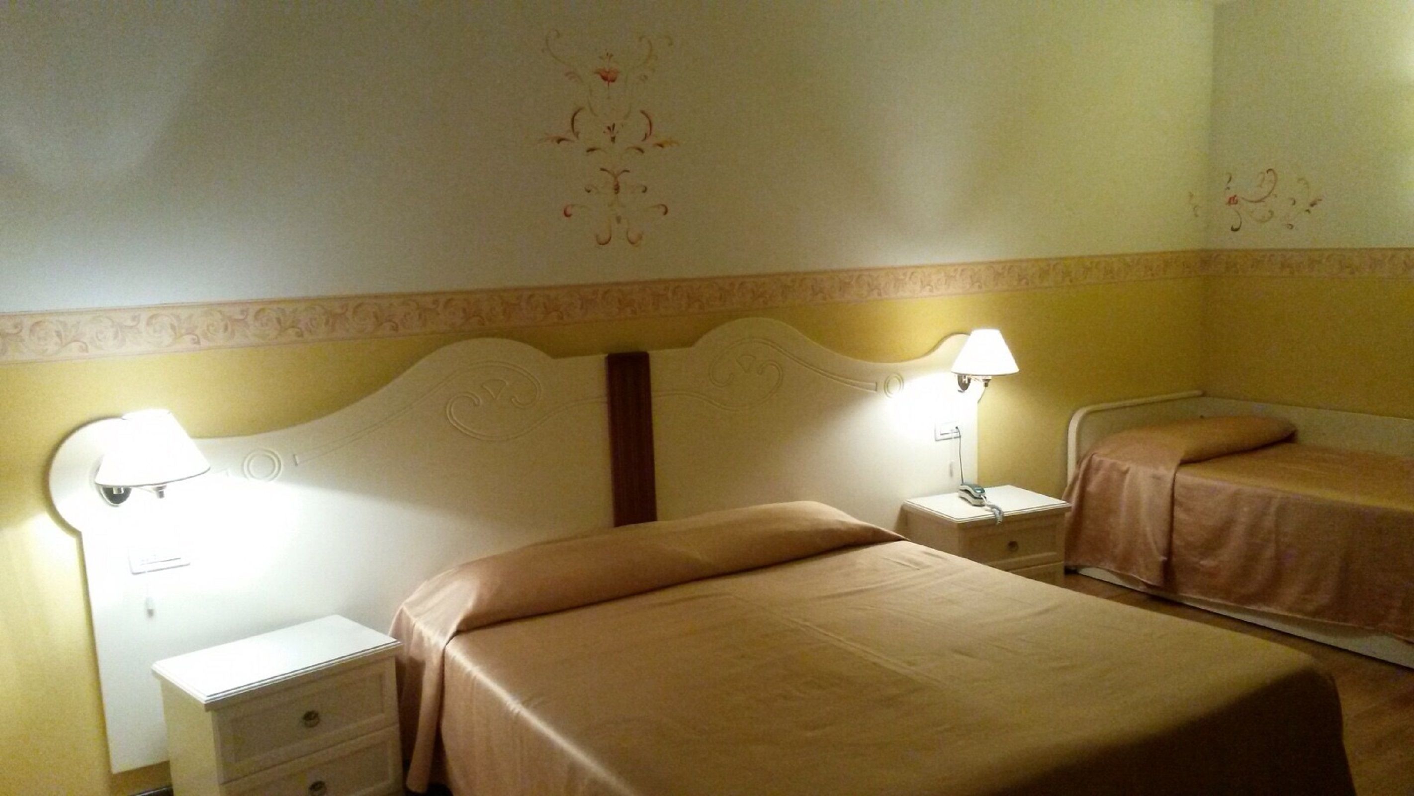 triple room | in-room safe, desk, soundproofing, free wifi