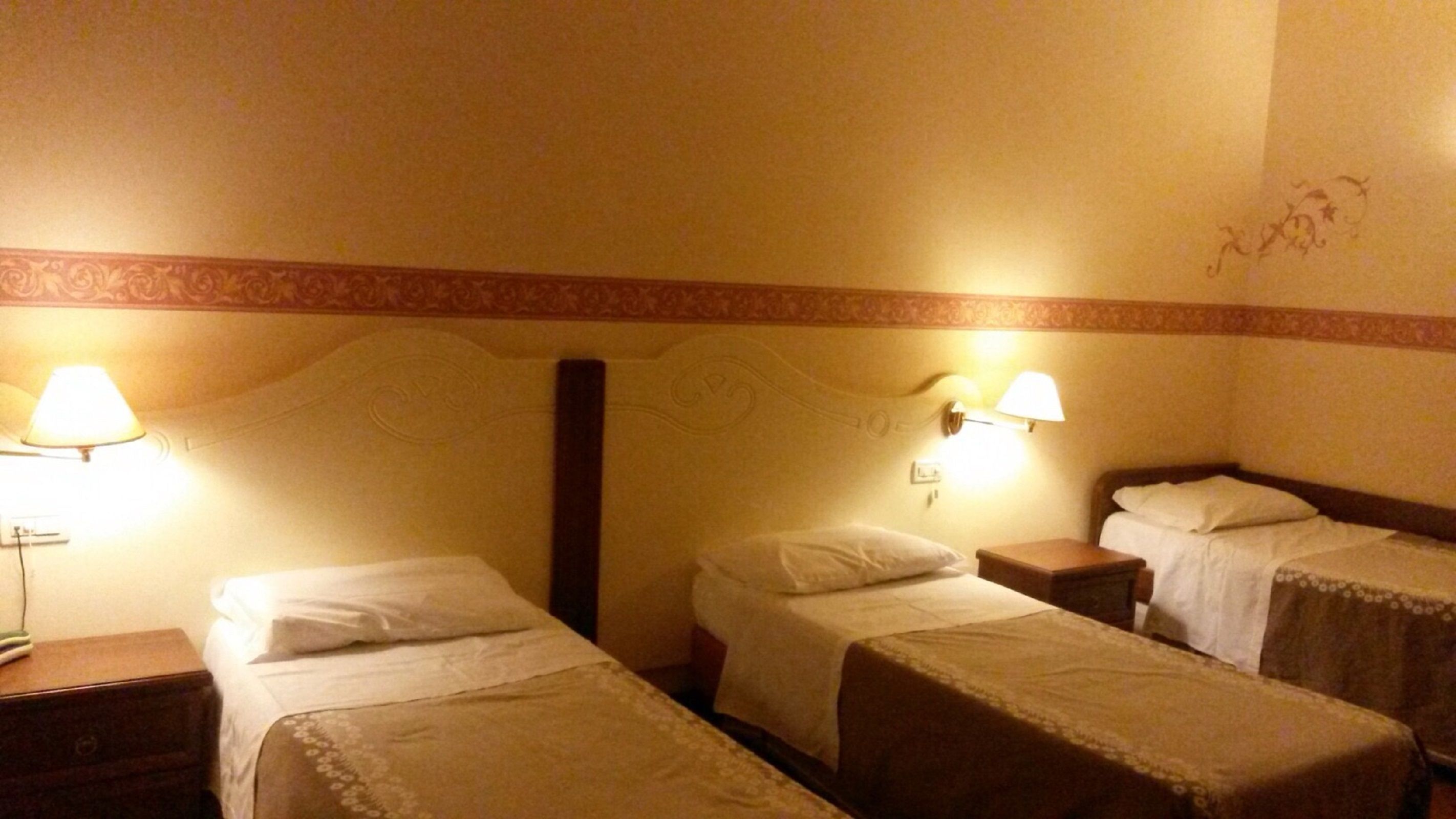 triple room | in-room safe, desk, soundproofing, free wifi