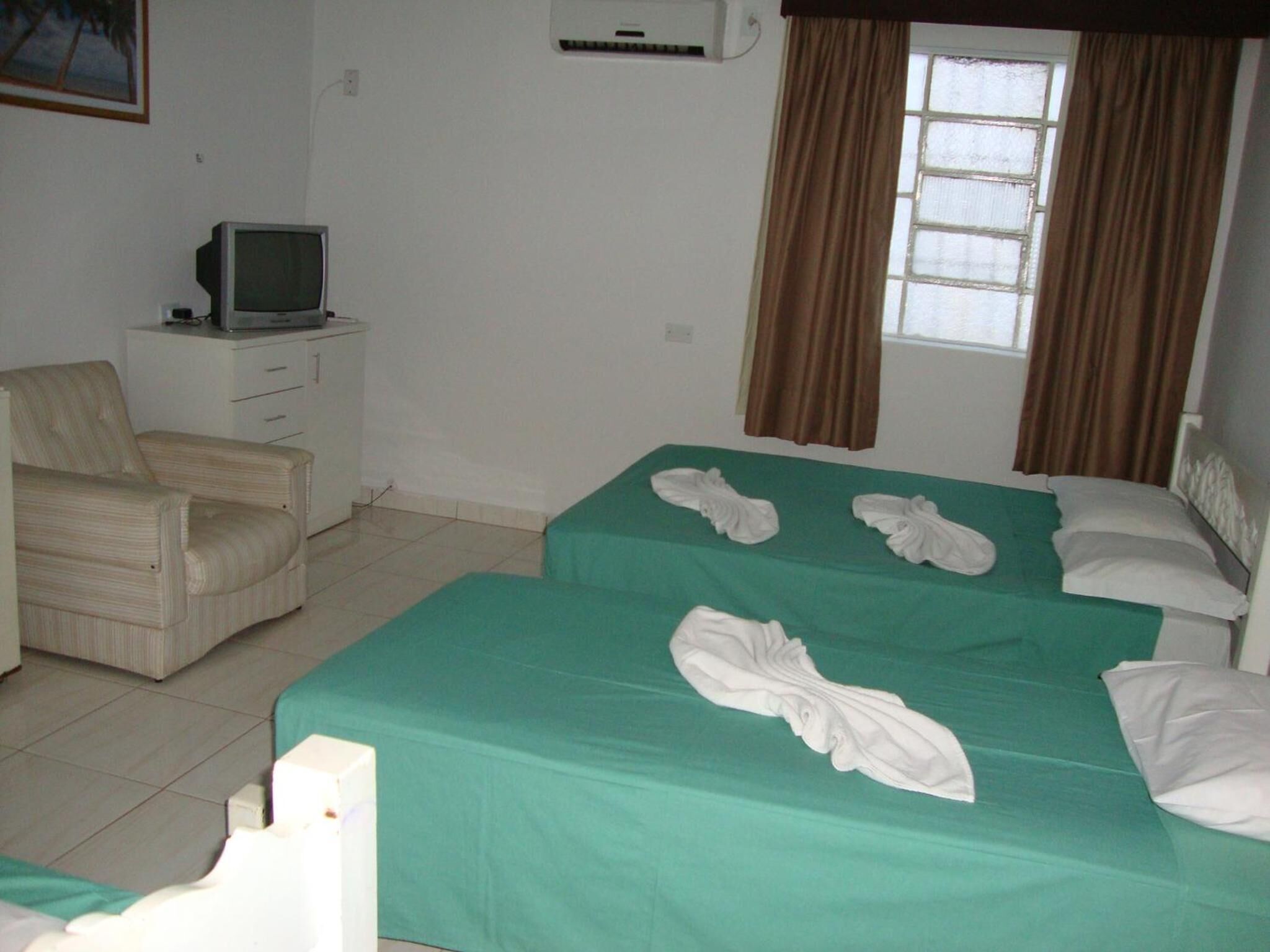 minibar, iron/ironing board, free wifi