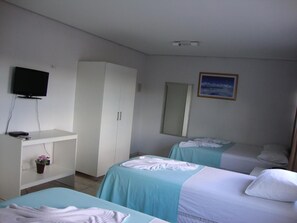 Minibar, tabla de planchar con plancha y wifi gratis 