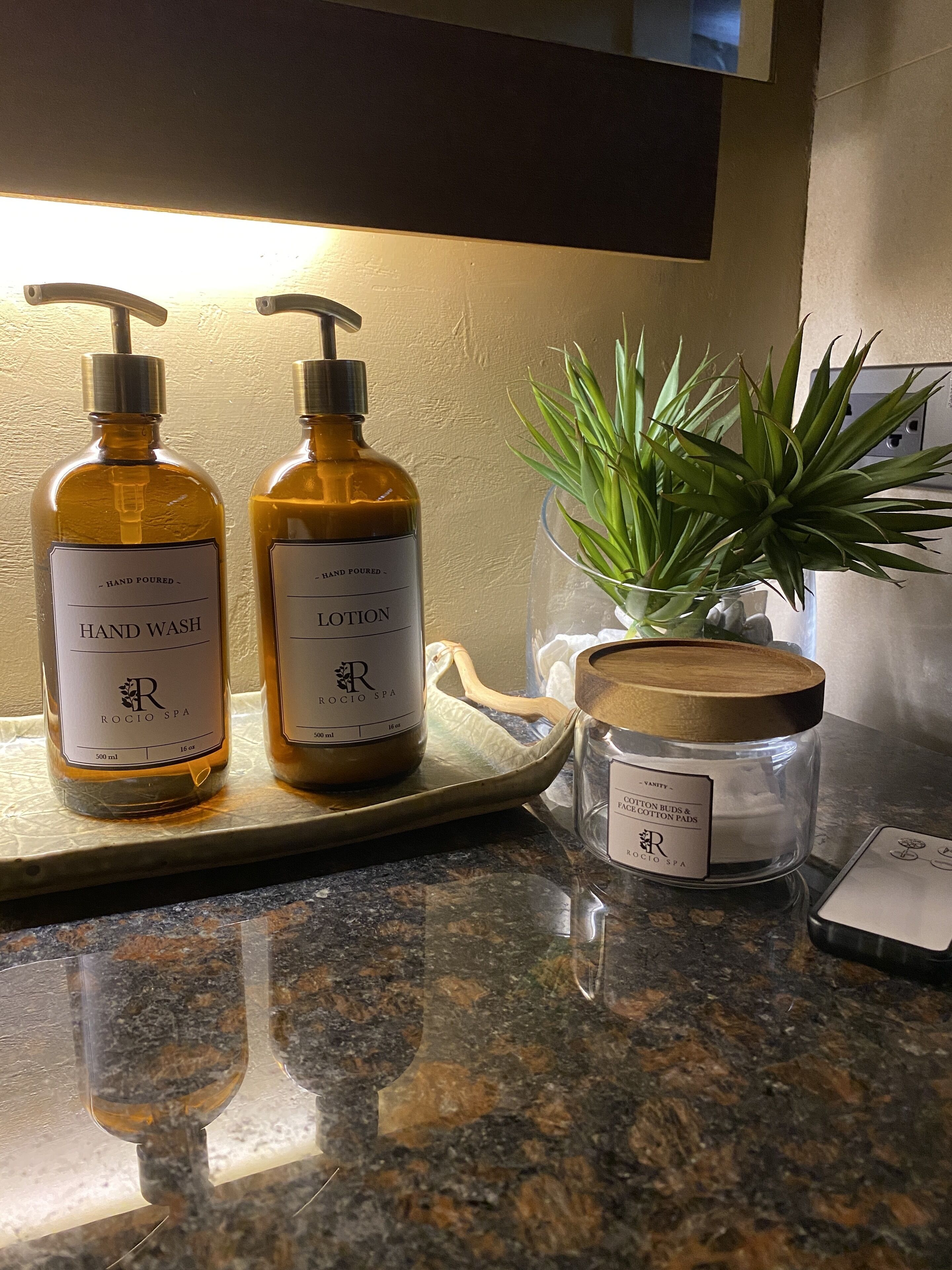 couples treatment room(s), sauna, hot tub, deep-tissue massages