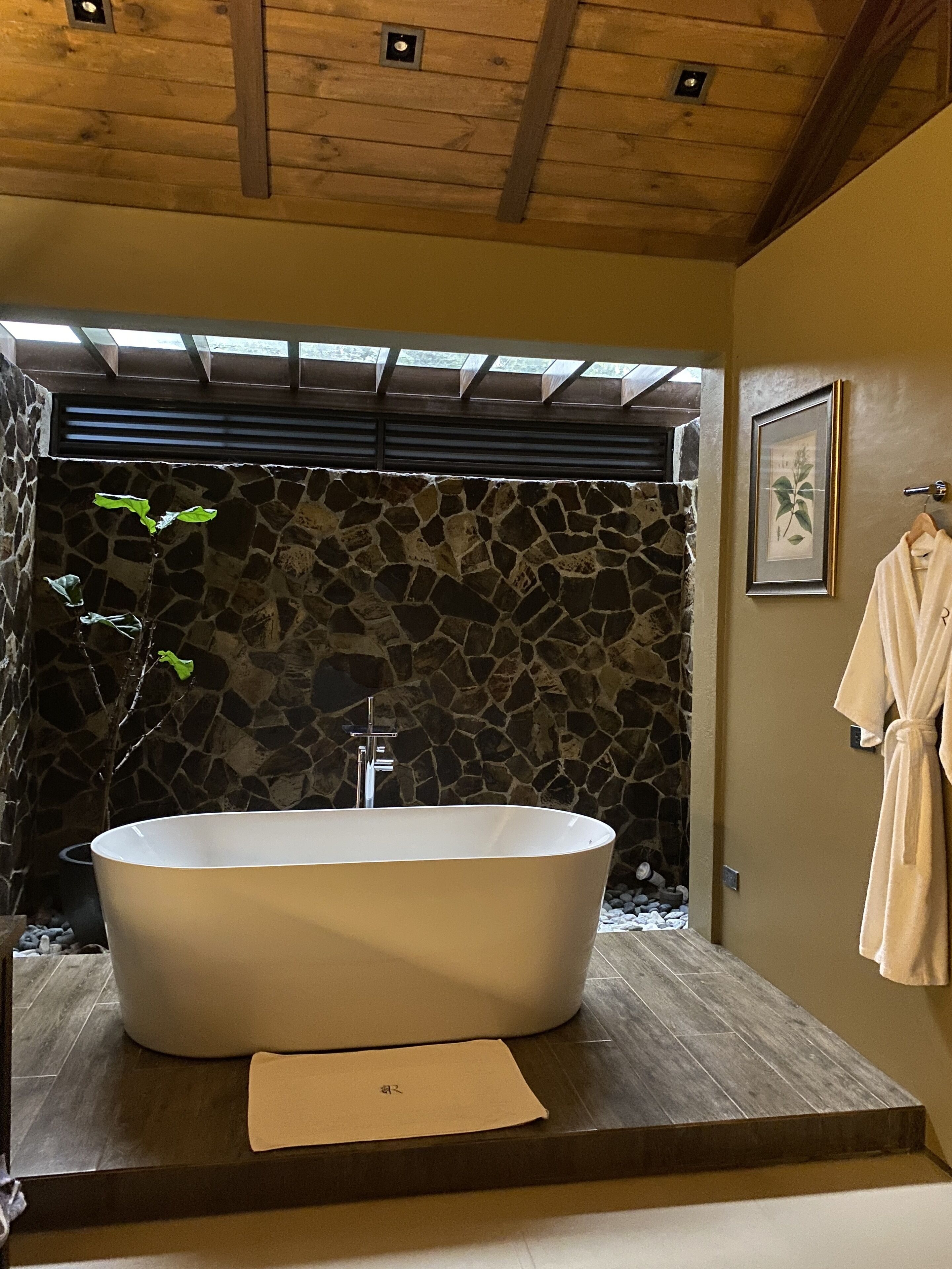 couples treatment room(s), sauna, hot tub, deep-tissue massages