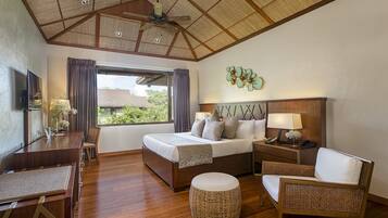 Minibar, in-room safe, desk, laptop workspace