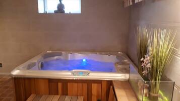 Couples treatment room(s), steam room