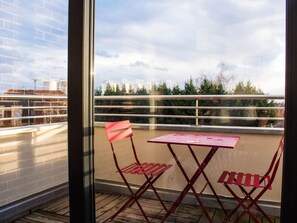 Suite, Ensuite | Bahagian luar