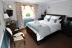 Double Room, 1 King Bed | Premium bedding, desk, iron/ironing board