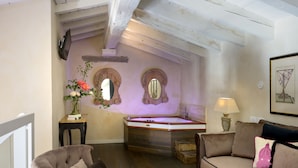 Classic-Suite, Whirlpool | Wohnbereich | Flachbildfernseher