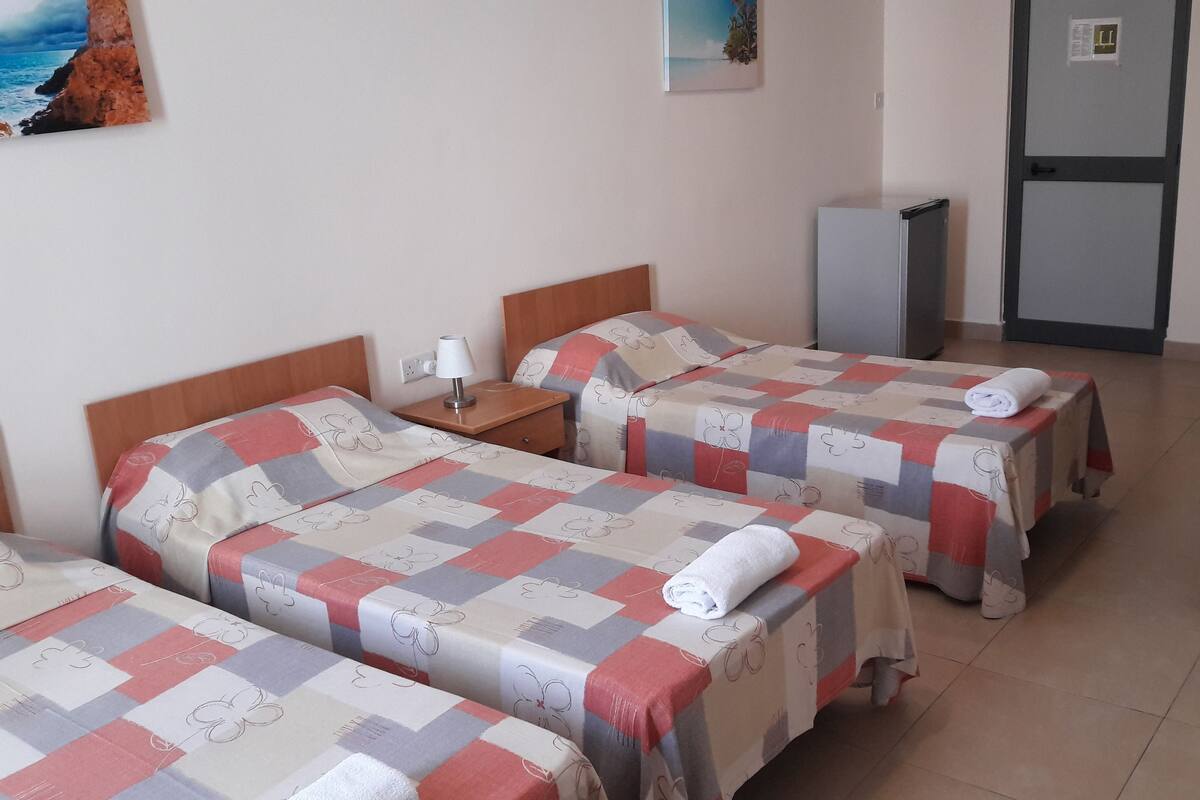 Triple Room | WiFi (free), bed sheets