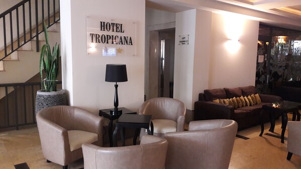 Lobby lounge - Tropicana Hotel (St. Julian's)