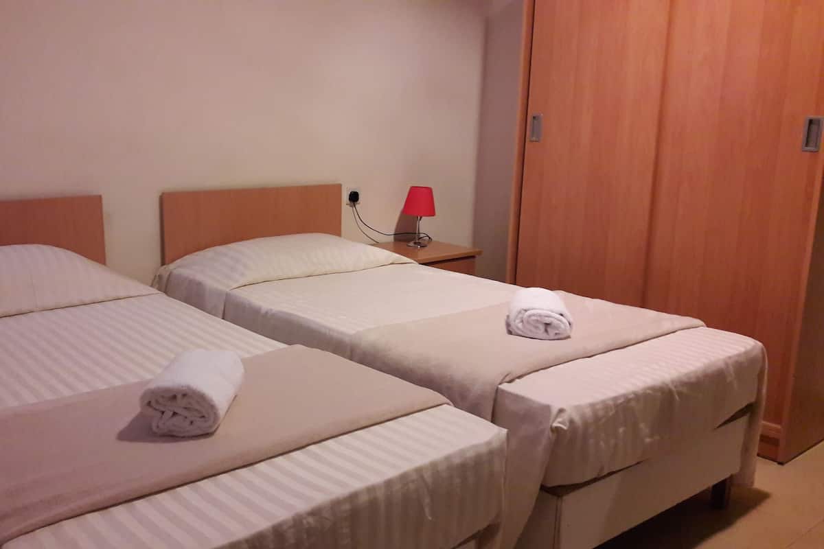 Standard Twin Room, Balcony | WiFi (free), bed sheets