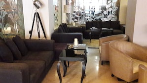 Lobby sitting area - Tropicana Hotel (St. Julian's)