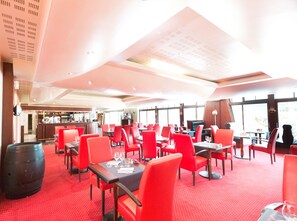 朝食 (ビュッフェ)、毎日提供 (有料)