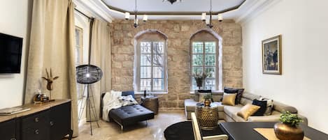 Deluxe Suite, 2 Bedrooms | Living room