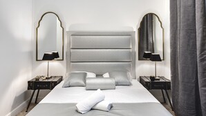 In-room safe, desk, iron/ironing board, WiFi (free) - Hotel Jaffa 60 - Jonathan Hotel Chain (Jerusalem)